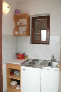 Kuchyňa alebo kuchynka v ubytovaní Apartments by the sea Basina, Hvar - 4599 + 37 fotografií