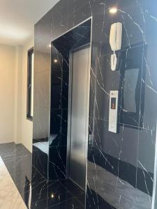 Ein Badezimmer in der Unterkunft THE HUB SURATTHANl