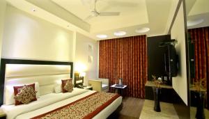 Posteľ alebo postele v izbe v ubytovaní The Prime Balaji Deluxe @ New Delhi Railway Station