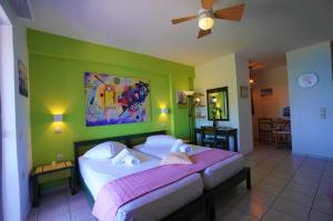 Кровать или кровати в номере Neptune Niche +18 фотографий