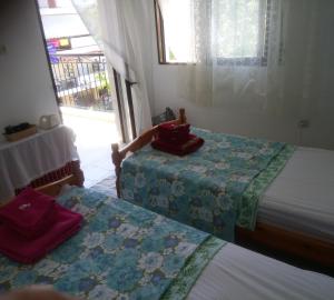 Postel nebo postele na pokoji v ubytování Beach apartment, Paralia Dionysiou, Chalkidiki