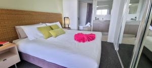 Кровать или кровати в номере @Sea - Ettalong Beach