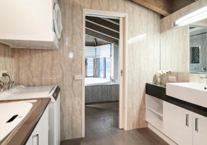 a bathroom with a sink and a bath tub at Crystal Brook Lodge in Dinner Plain +12 photos