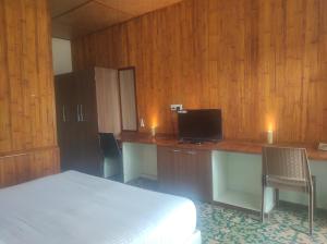 Un televizor și/sau centru de divertisment la Changs Resort