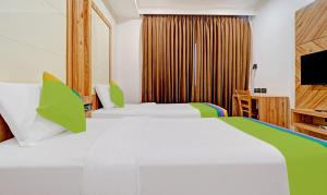 Łóżko lub łóżka w pokoju w obiekcie Treebo Vinayak Inn, 600 Mts From Coimbatore Railway Station
