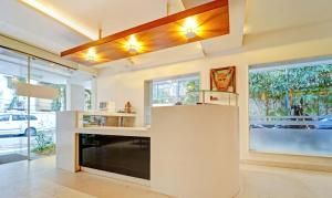 Kuchnia lub aneks kuchenny w obiekcie Treebo Vinayak Inn, 600 Mts From Coimbatore Railway Station