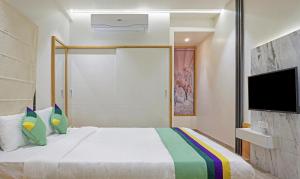 Letto o letti in una camera di Treebo The Utsav, Nashik