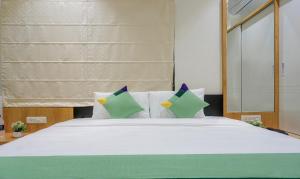 Letto o letti in una camera di Treebo The Utsav, Nashik