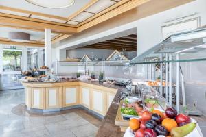 a kitchen with a bunch of fruits on a counter at Hotel Elisenhof Mönchengladbach in Mönchengladbach