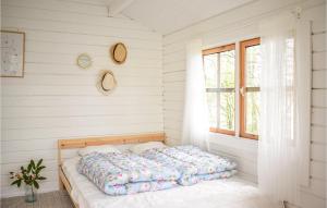 Postel nebo postele na pokoji v ubytování Nice Home In Skjold With House Sea View