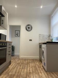 Η κουζίνα ή μικρή κουζίνα στο Stylish and Modern 3 bed Apartment with FREE PARKING, +7 φωτογραφίες