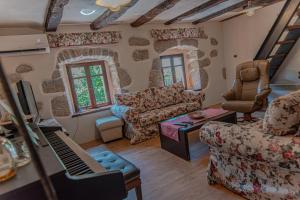 Część wypoczynkowa w obiekcie Spod Korit - Brgudac, Opatija with hot tub and free parking