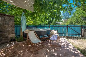 Ogród w obiekcie Spod Korit - Brgudac, Opatija with hot tub and free parking