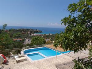 Bazén v ubytování Kolokotronis Hotel & Spa nebo v jeho okolí