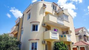 Zdjęcie z galerii obiektu Apartments by the sea Zaton, Zadar - 5923 w mieście Zaton