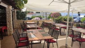 Zdjęcie z galerii obiektu Apartments by the sea Zaton, Zadar - 5923 w mieście Zaton