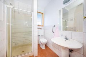 Zdjęcie z galerii obiektu Apartments by the sea Zaton, Zadar - 5923 w mieście Zaton