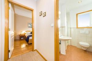 Zdjęcie z galerii obiektu Apartments by the sea Zaton, Zadar - 5923 w mieście Zaton