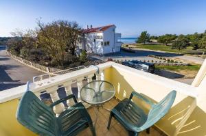Zdjęcie z galerii obiektu Apartments by the sea Zaton, Zadar - 5923 w mieście Zaton