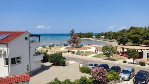Zdjęcie z galerii obiektu Apartments by the sea Zaton, Zadar - 5923 w mieście Zaton