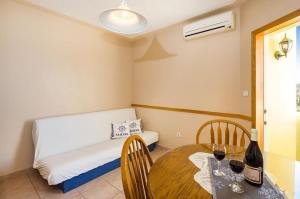 Zdjęcie z galerii obiektu Apartments by the sea Zaton, Zadar - 5923 w mieście Zaton