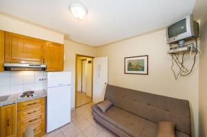 Zdjęcie z galerii obiektu Apartments by the sea Zaton, Zadar - 5923 w mieście Zaton