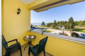 Zdjęcie z galerii obiektu Apartments by the sea Zaton, Zadar - 5923 w mieście Zaton