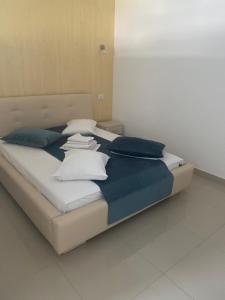 Postel nebo postele na pokoji v ubytování La Mare Darius Mihai