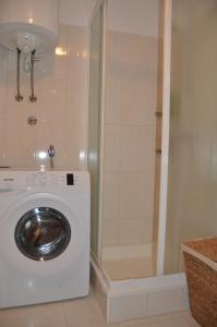 O baie la Apartman Ananda Bol - 2 bedrooms, 7 beds +26 fotografii