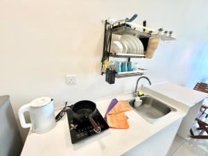 Fotografie z fotogalerie ubytování A 1-4 pax Cozy Studio TV Box Pool 100mps Wifi 3 bed Trefoil Setia Alam v destinaci Setia Alam