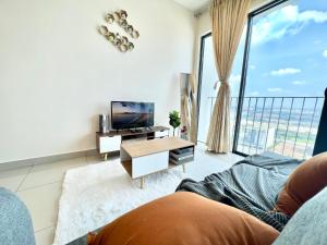 TV a/nebo společenská místnost v ubytování A 1-4 pax Cozy Studio TV Box Pool 100mps Wifi 3 bed Trefoil Setia Alam