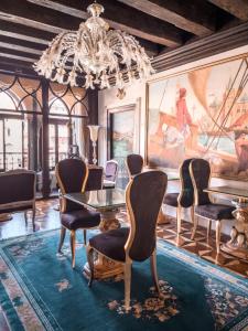 a dining room with a chandelier and a table and chairs at EGO' Boutique Hotel - The Silk Road in Venice