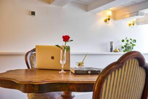 Posezení v ubytování Studio next to Skinny Bridge near Rembrandtsquare