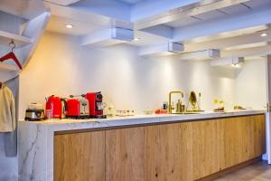 Kuchyň nebo kuchyňský kout v ubytování Studio next to Skinny Bridge near Rembrandtsquare