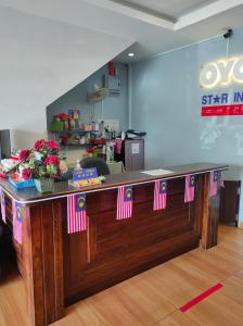 a kitchen counter with pink bows on it at Hotel Star Inn in Teluk Intan