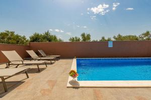 Bazén v ubytovaní Holiday Home LUX **** alebo v jeho blízkosti