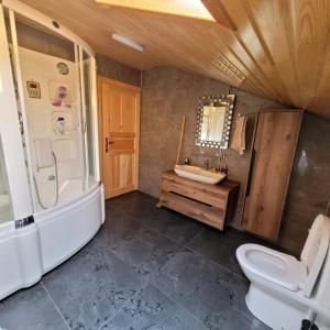 Koupelna v ubytování Selin Yaşam Evi