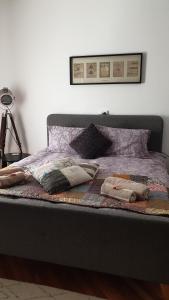 a bed with two pillows on top of it at Casa Arion in Băile Herculane