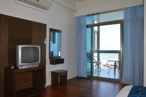 TV a/nebo společenská místnost v ubytování Jia Ying Beach Resort B&B