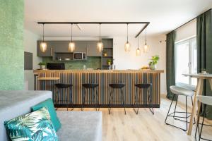 Kuchyň nebo kuchyňský kout v ubytování Snooze Apartments Alling