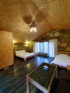 Postel nebo postele na pokoji v ubytování Guest House Ijevan's Garden