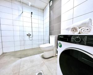 a bathroom with a toilet and a washing machine at Luxury apartment Struga in Struga