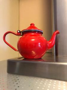 a red tea pot sitting on top of a table at Tender in Tirrenia