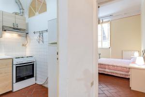 A kitchen or kitchenette at Dimora Fillungo - Affitti Brevi Italia