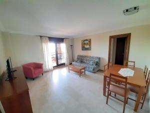 Posedenie v ubytovaní APARTAMENTO 2 DORMITORIOS.URB PLAYA VERDE