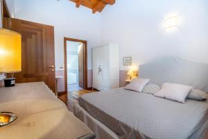 Postel nebo postele na pokoji v ubytování da Dede Cozy Apt with Terrace and Private parking!