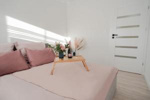 Ένα ή περισσότερα κρεβάτια σε δωμάτιο στο Silvia Apartment Gliwice Karolinki 78 +33 φωτογραφίες