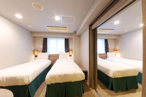 Un pat sau paturi într-o cameră la Best Western Hotel Fino Osaka Shinsaibashi