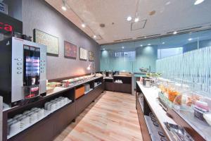 a kitchen with aasteryasteryasteryasteryasteryasteryasteryasteryasteryasteryasteryastery at Best Western Osaka Tsukamoto in Osaka