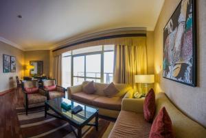 Istumisnurk majutusasutuses Atana Khasab Hotel